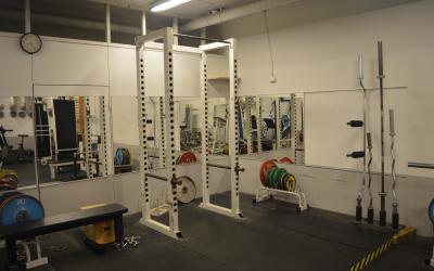 Voimailusalin painonnostovälineet