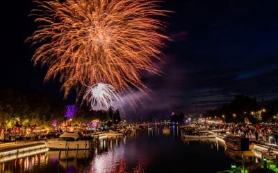 Ilotulitus kaupunginlahden rannalla