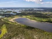 Kasarminlahden alueen ilmakuva. Etualalla eteläranta.