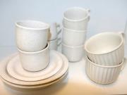 Astioita kierrätyskeskuksessa