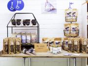 Käsityönä valmistettuja Sydänlangan tuotteita.