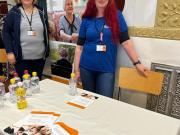 kaksi esittelijää löytävästä vanhustyöstä