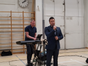 Lauri Ketosen ja Petri Hatakan musiikkiesitys.