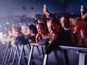 iloisia lapsia Robinin keikalla