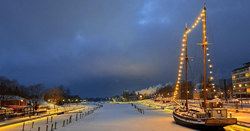 kaupunginlahti_yöllä