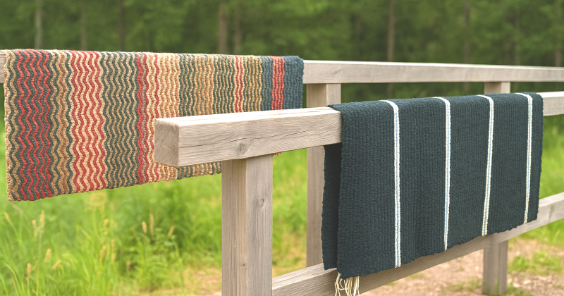 Mattoja kuivumassa pesun jälkeen.