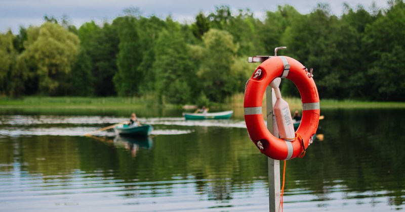 järvi ja pelastusrengas