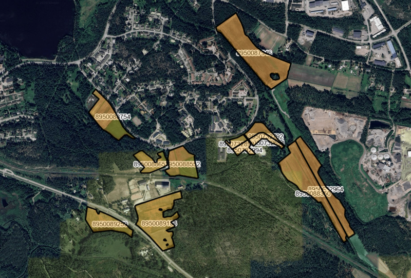 Kartta johon on keltaisella merkitty vuorattavat pellot sekä niiden lohkonumerot